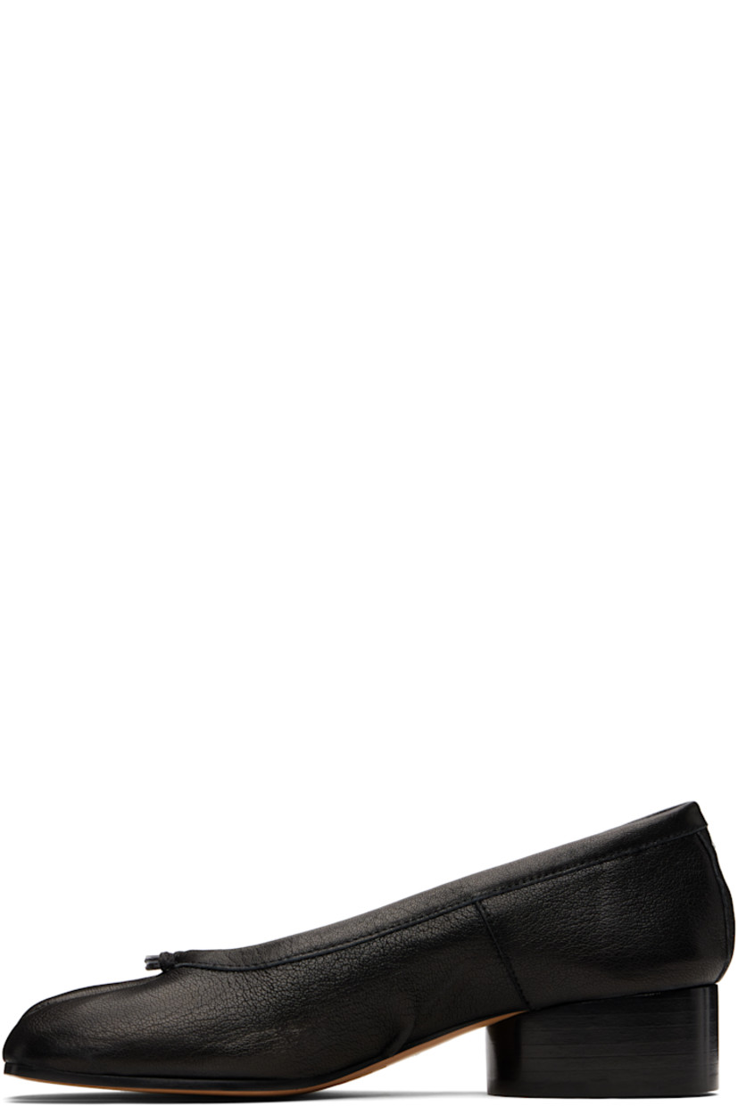 Grained lambskin heels.

· Square cleft toe
· Knotted accent at vamp
· Gathering at sides
· Signature white stitch at heel collar
· Buffed calfskin lining
· Stacked calfskin heel with rubber injection
· Smooth calfskin sole
· Heel: H1.25"

Supplier color: Black