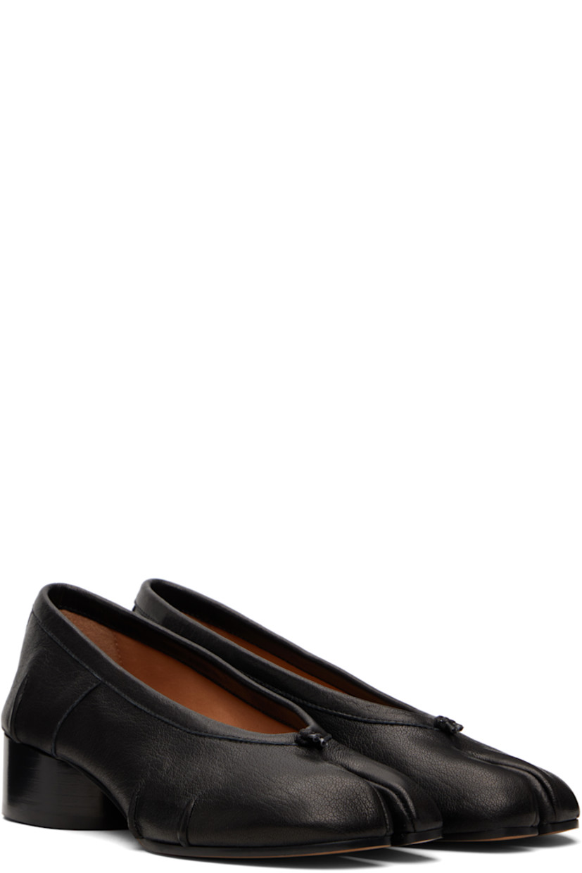 Grained lambskin heels.

· Square cleft toe
· Knotted accent at vamp
· Gathering at sides
· Signature white stitch at heel collar
· Buffed calfskin lining
· Stacked calfskin heel with rubber injection
· Smooth calfskin sole
· Heel: H1.25"

Supplier color: Black