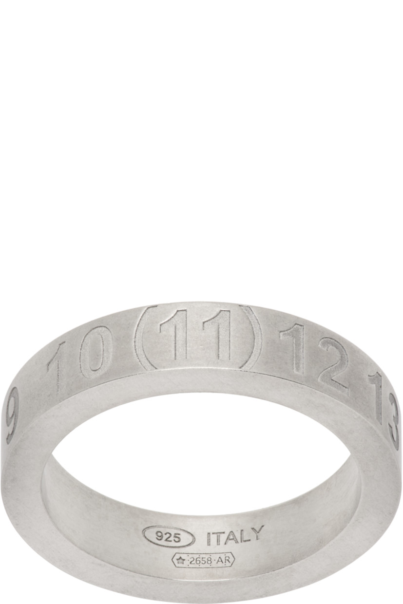 Band ring in sterling silver.

· Logo engraved throughout
· Hallmarking at inner band

Supplier color: Silver