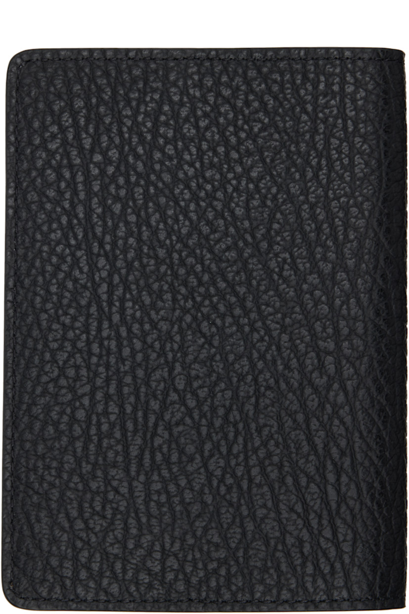 Grained calfskin passport holder.

· White stitching at back face
· Two passport slots
· H4" x W5.5"

Supplier color: Black