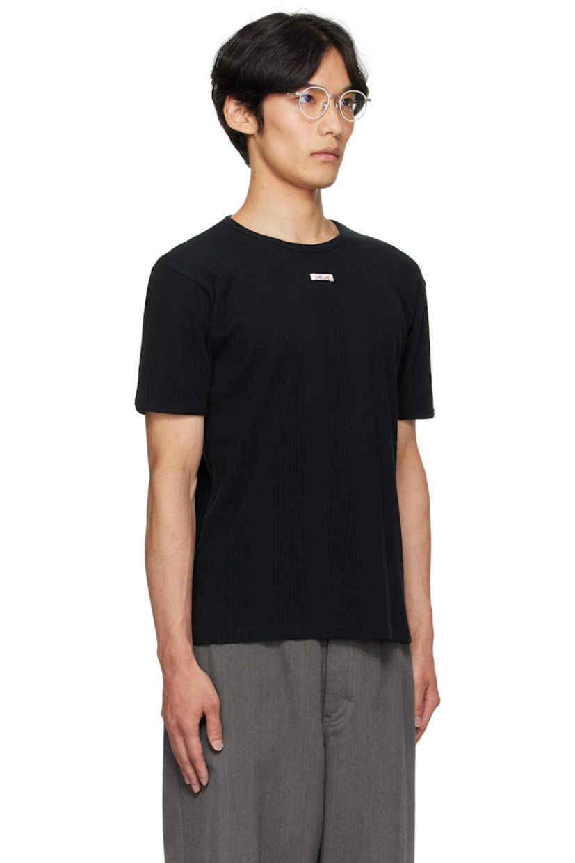 Cotton ribbed jersey T-shirt. 

· Crewneck
· Logo patch at chest 
· White stitching at back collar

Supplier color: Black