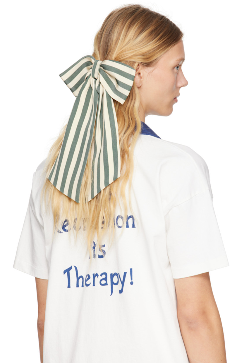 Handcrafted silk satin barrette in green & off-white.

· Stripes throughout
· Bow at face
· Logo patch at back face
· Barrette fastening
· H12" x W8.5"

This item is part of a limited run of 23.

Supplier color: Green cream