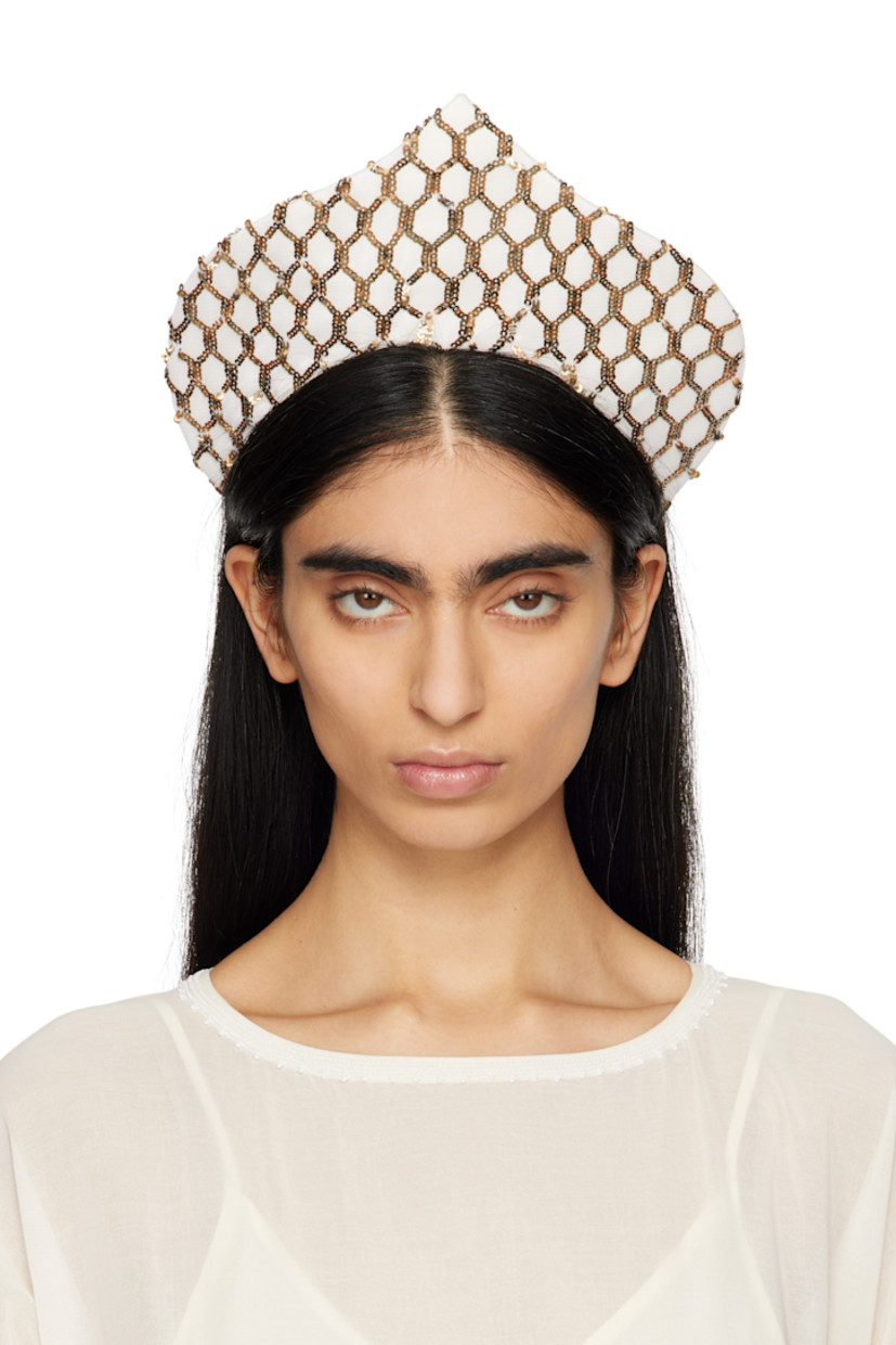 Satin and mesh headband in off-white and gold tone.

· Sequin throughout
· Elasticized band

Supplier color: Cream gold