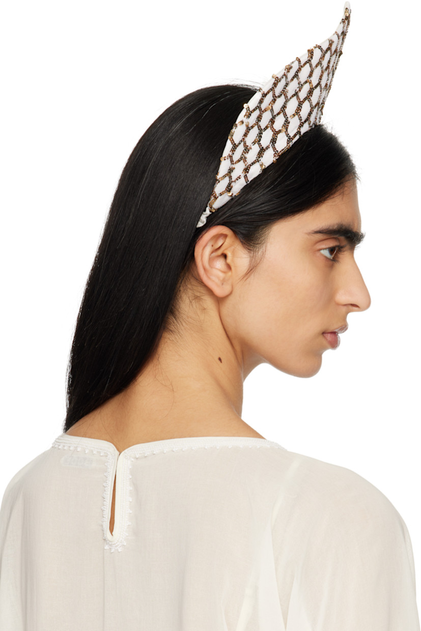 Satin and mesh headband in off-white and gold tone.

· Sequin throughout
· Elasticized band

Supplier color: Cream gold