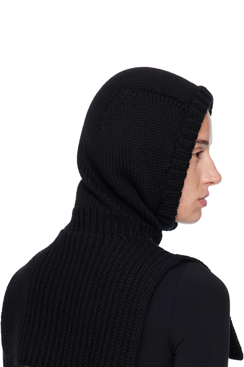 Rib-knit virgin wool balaclava. Leather logo patch at face.

Part of the Moncler Genius x EE72 by Edward Enninful collaboration.

Supplier color: Black