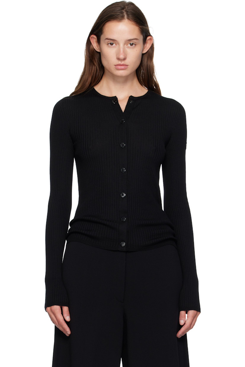 Rib-knit virgin wool cardigan.

· Crewneck
· Press-stud closure
· Leather logo patch at sleeve
· Logo-engraved black hardware

Part of the Moncler Genius x EE72 by Edward Enninful collaboration.

Supplier color: Black