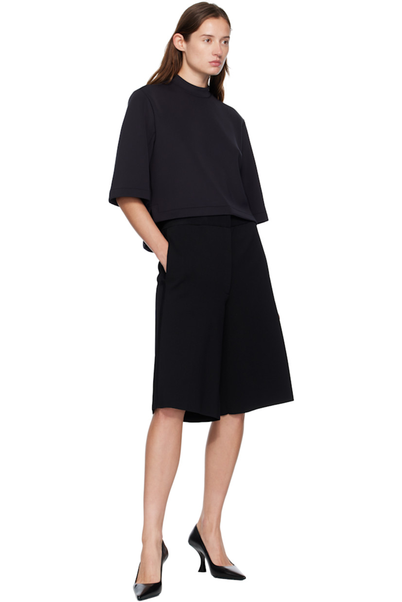 Stretch neoprene T-shirt.

· Crewneck
· Droptail hem
· Vented side seams
· Leather logo patch at back collar

Part of the Moncler Genius x Edward Enninful collaboration.

Supplier color: Black
