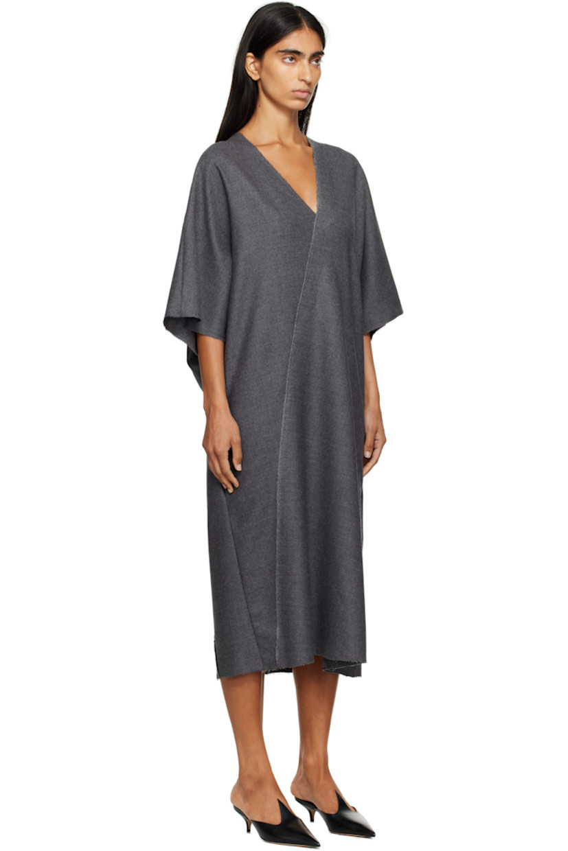 Virgin wool flannel midi dress.

· Raw edges throughout
· V-neck
· Seam pockets at waist
· White stitching at back

Supplier color: Dark grey