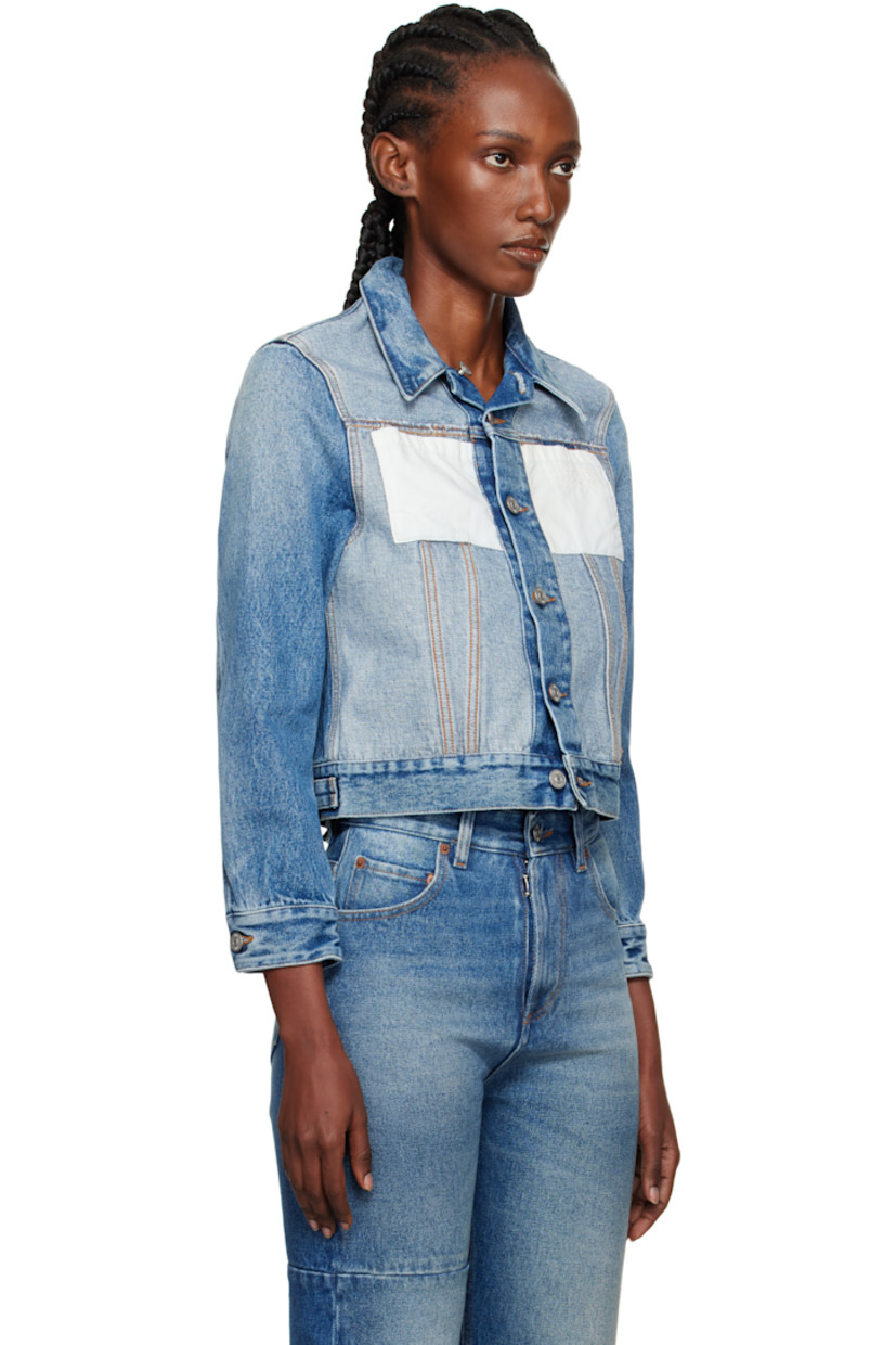 Non-stretch denim jacket.

· Fading throughout.
· Spread collar
· Button closure
· Patch pockets and embroidered logo at chest
· Buttoned barrel cuffs
· White stitching at back collar
· Adjustable button tabs at back hem
· Contrast stitching in tan

Supplier color: Medium blue