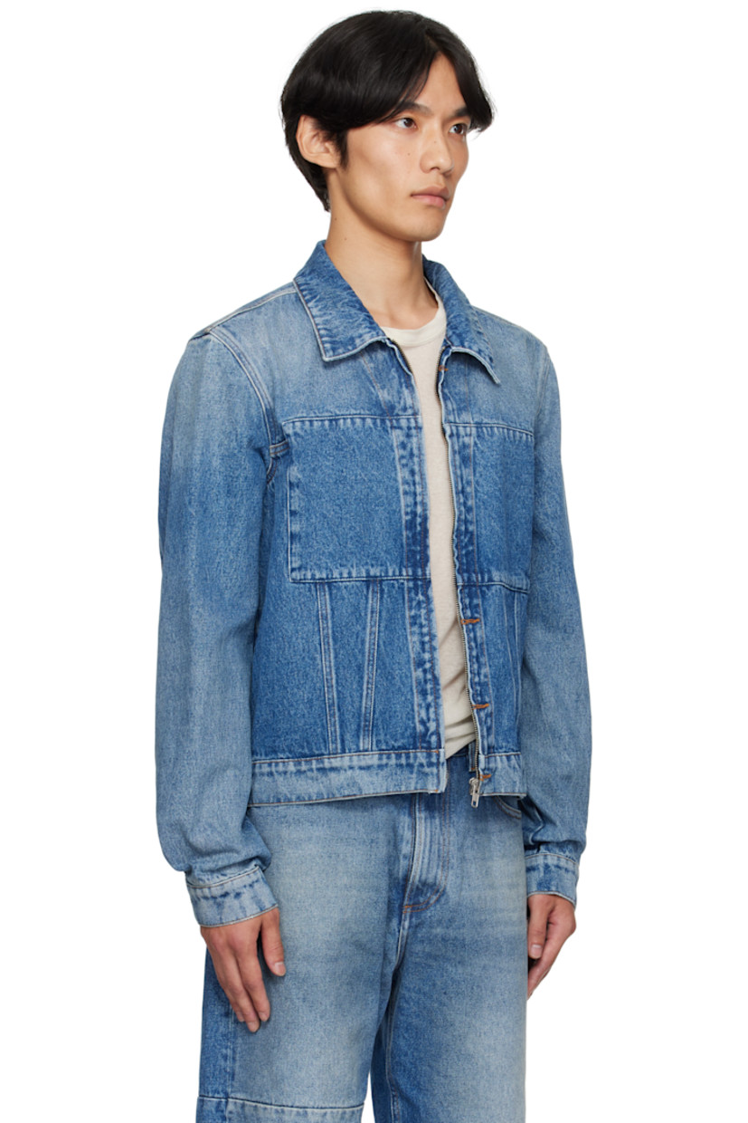 Non-stretch denim shirt. 

· Fading throughout 
· Spread collar 
· Press-stud closure
· Reinforced panel at chest
· Shirttail hem 
· Pleats at press-stud barrel cuffs
· White stitching at back collar 

Supplier color: Medium blue
