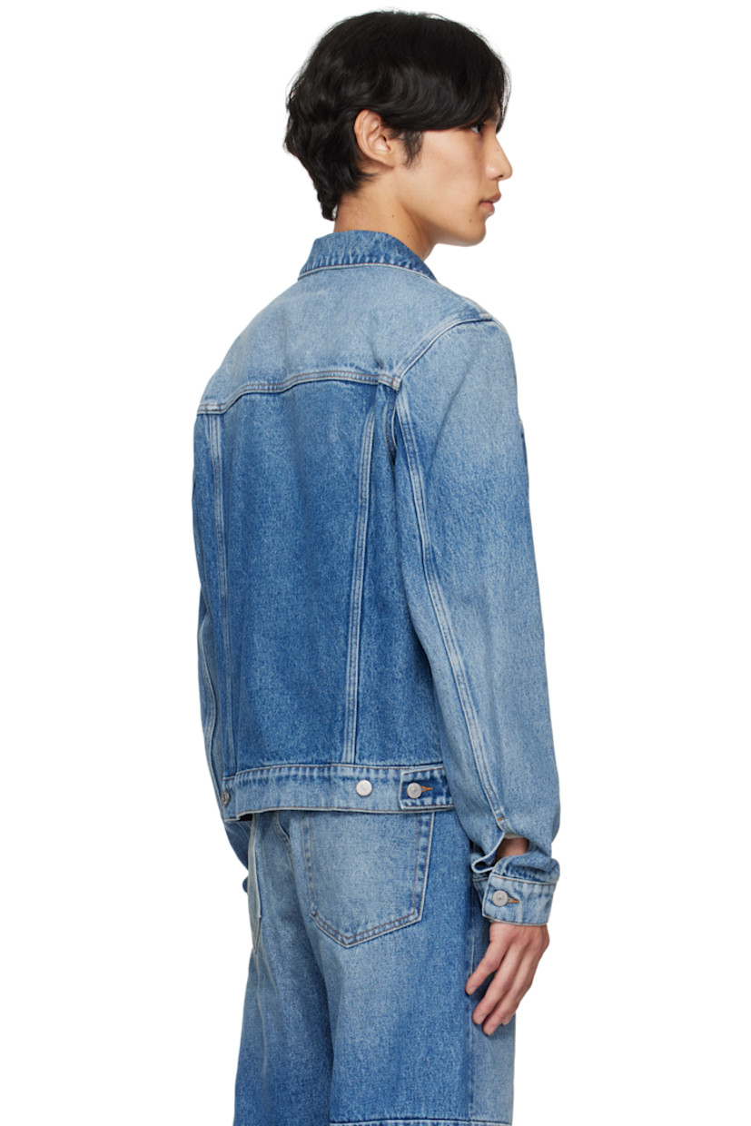 Non-stretch denim shirt. 

· Fading throughout 
· Spread collar 
· Press-stud closure
· Reinforced panel at chest
· Shirttail hem 
· Pleats at press-stud barrel cuffs
· White stitching at back collar 

Supplier color: Medium blue
