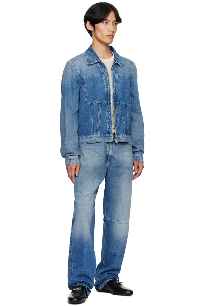 Non-stretch denim shirt. 

· Fading throughout 
· Spread collar 
· Press-stud closure
· Reinforced panel at chest
· Shirttail hem 
· Pleats at press-stud barrel cuffs
· White stitching at back collar 

Supplier color: Medium blue