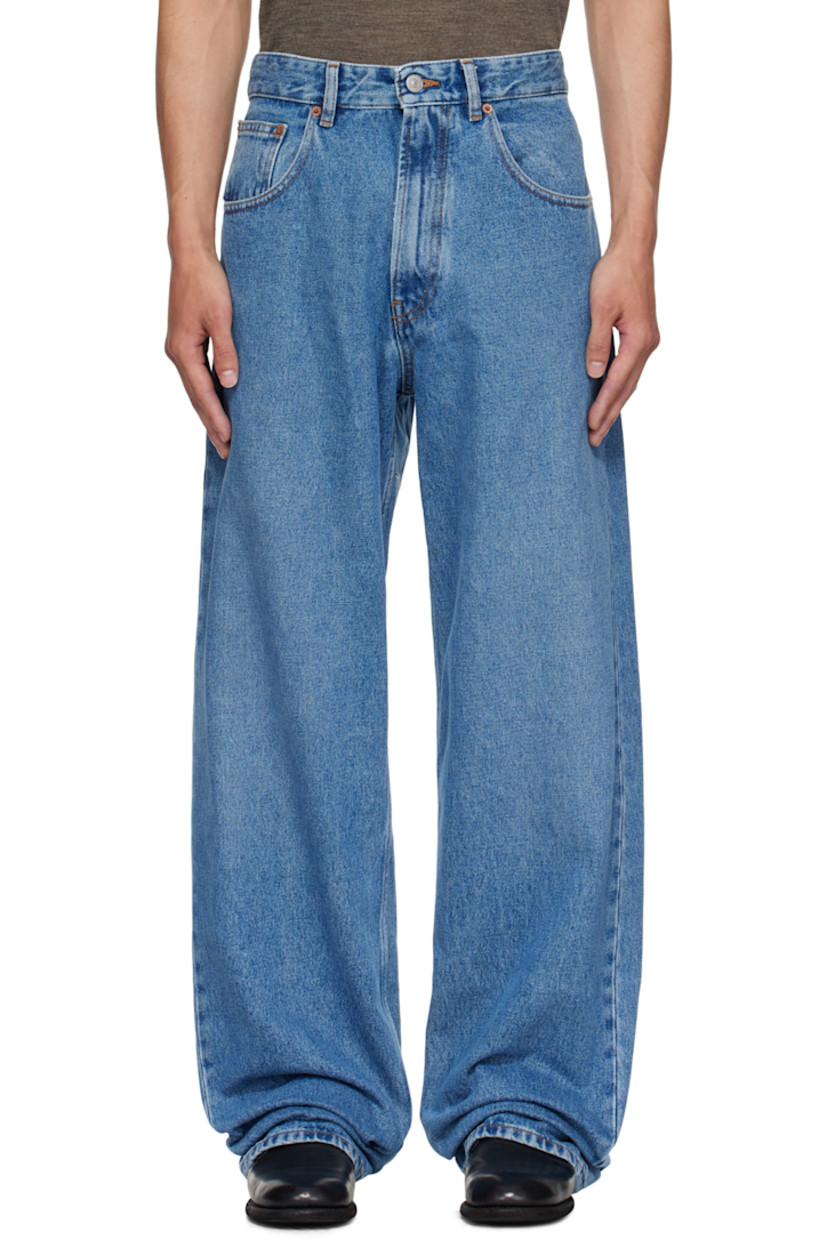 Non-stretch denim jeans.

· Fading and whiskering throughout 
· Wide-leg 
· Belt loops
· Five-pocket styling
· Zip fly 
· White stitching at back waist
· Logo patch at back pocket
· Contrast stitching in tan 

Supplier color: Medium blue