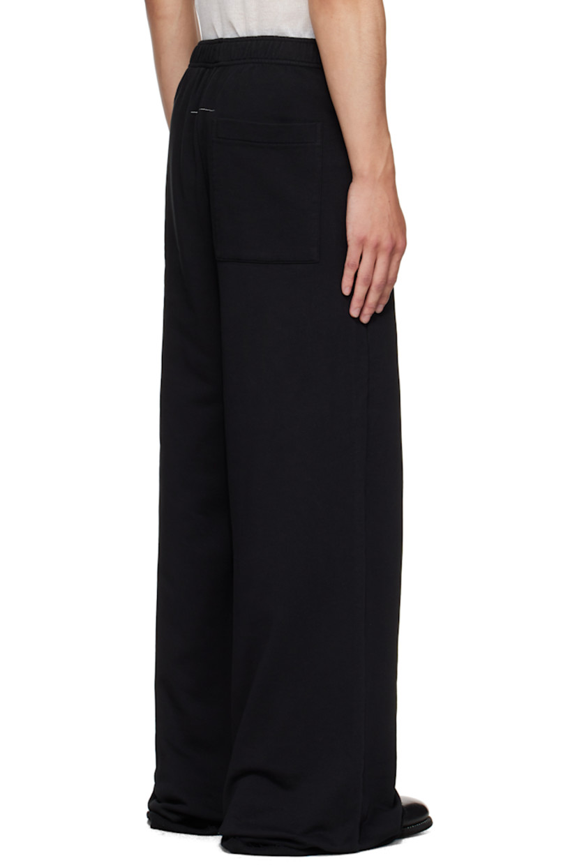 French terry sweatpants.

· Wide-leg 
· Concealed drawstring at elasticized waistband
· Three-pocket styling
· Logo embroidered at front 
· Raw edge at cuffs
· White stitching at back waist

Supplier color: Black