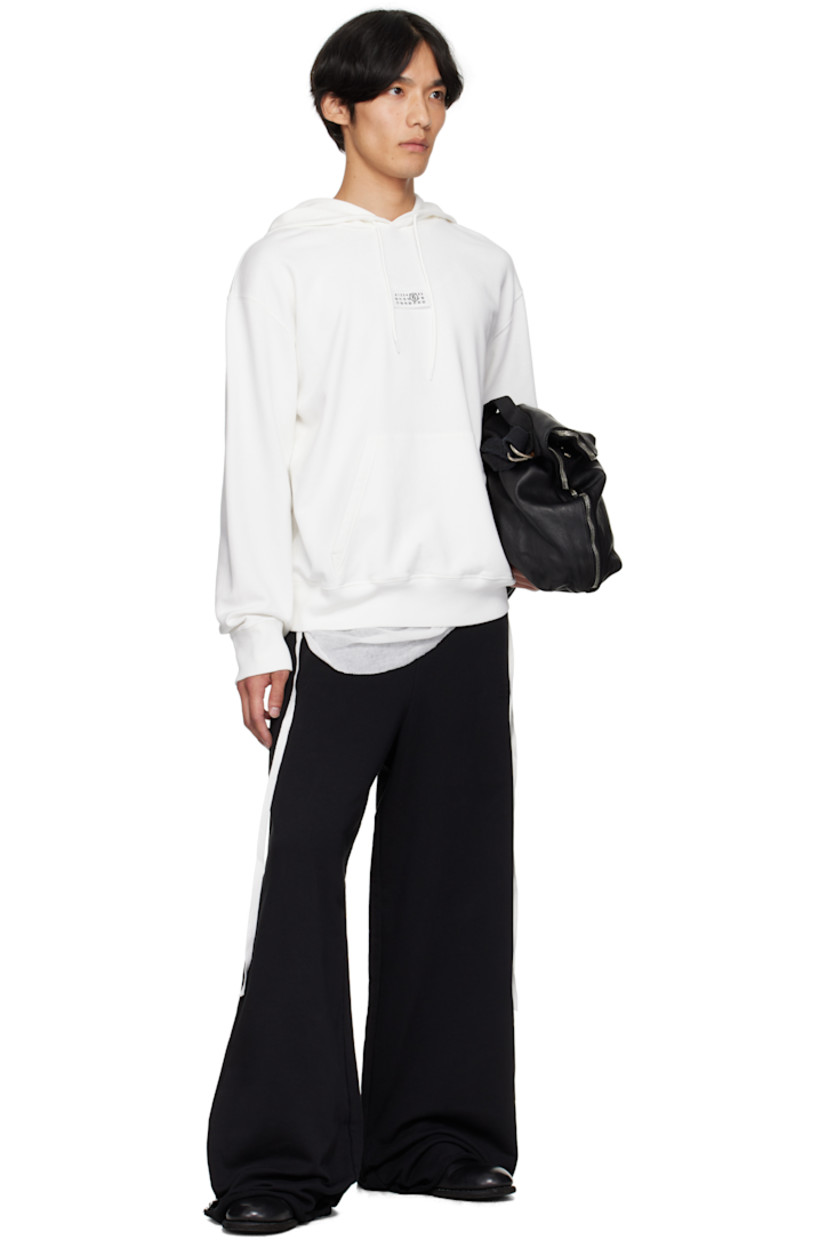 French terry sweatpants.

· Wide-leg 
· Concealed drawstring at elasticized waistband
· Three-pocket styling
· Logo embroidered at front 
· Raw edge at cuffs
· White stitching at back waist

Supplier color: Black