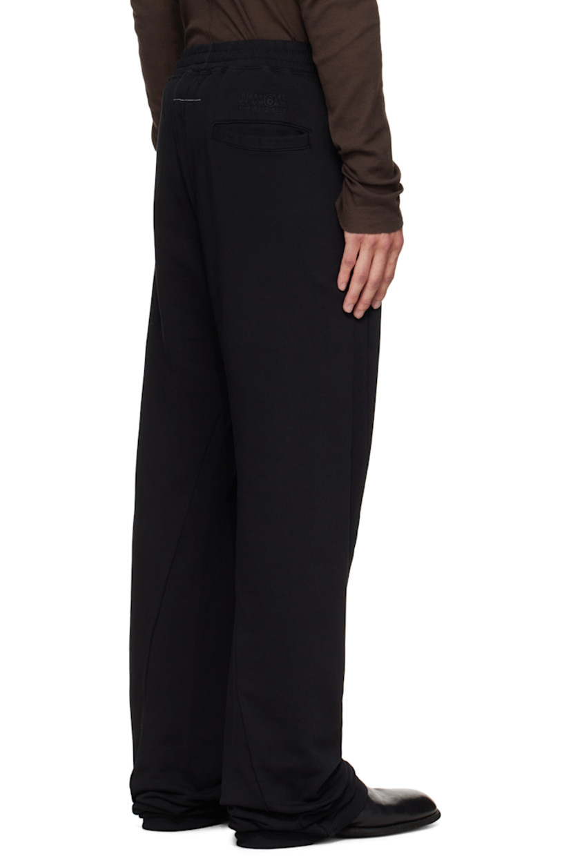 French terry sweatpants.

· Drawstring at elasticized waistband
· Three-pocket styling
· White stitching at back waist 
· Logo embroidered at back pocket 

Supplier color: Black