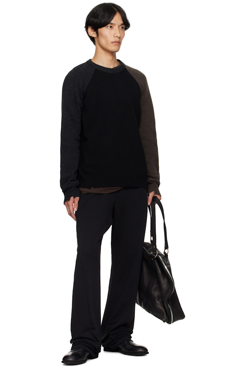 French terry sweatpants.

· Drawstring at elasticized waistband
· Three-pocket styling
· White stitching at back waist 
· Logo embroidered at back pocket 

Supplier color: Black