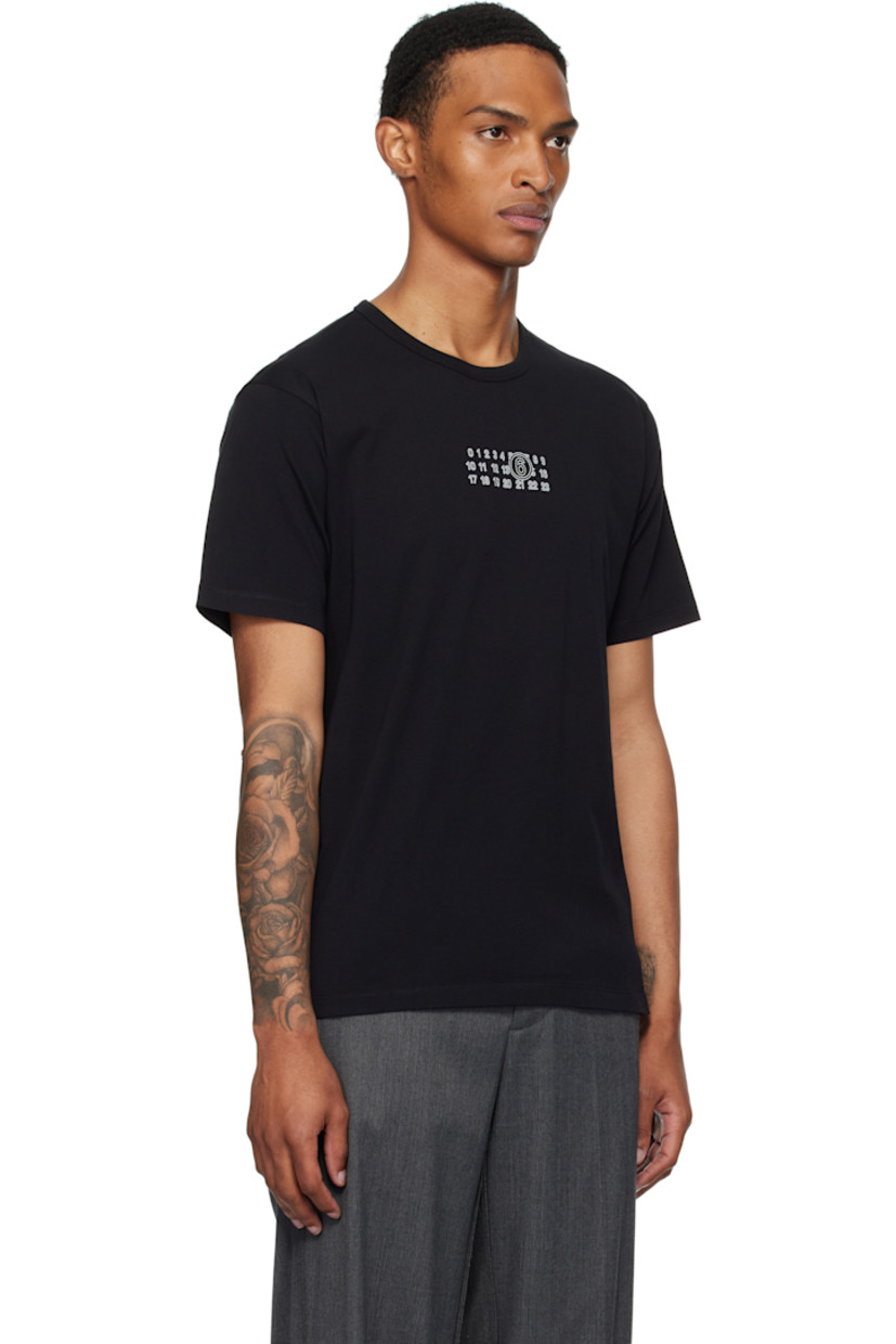 Cotton jersey T-shirt. 

· Rib-knit crewneck
· Logo printed at front 
· White stitching at back collar

Supplier color: Black