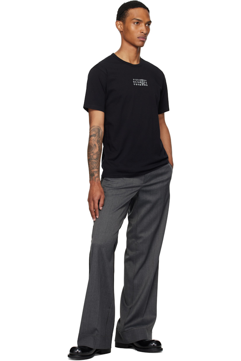 Cotton jersey T-shirt. 

· Rib-knit crewneck
· Logo printed at front 
· White stitching at back collar

Supplier color: Black
