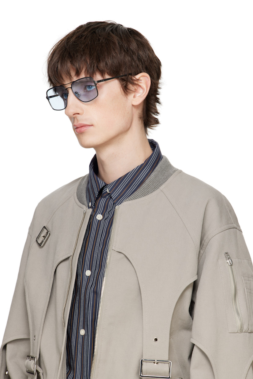 Aviator-style metal-frame sunglasses in gunmetal tone.

· Blue lenses
· Top bar
· Adjustable rubber nose pads
· Logo engraved at temples
· Acetate temple tips
· Includes pouch
· Size: 56.15 145

Supplier color: Blue/Gun