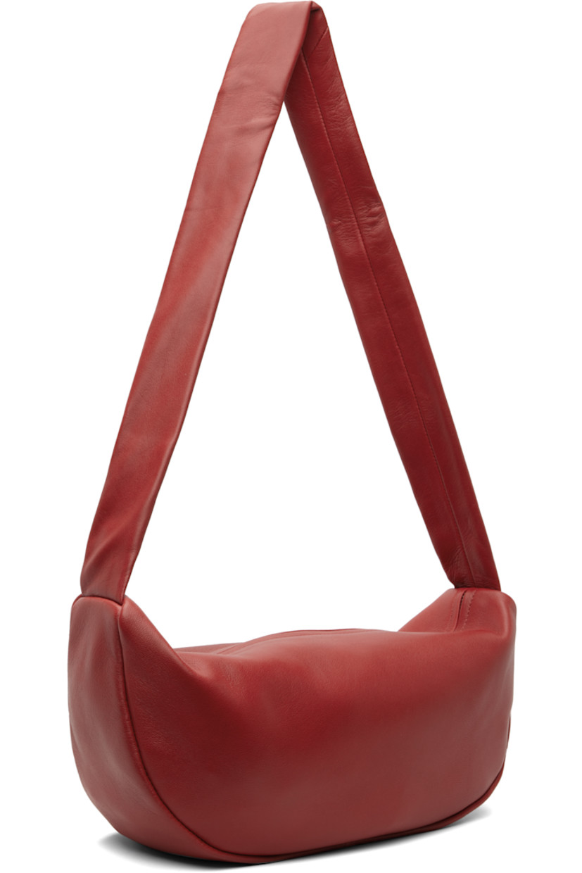 Buffed lambskin shoulder bag.

· LWG-certified leather
· Fixed shoulder strap
· Zip closure
· Goatskin suede lining
· H6.75" x W13" x D4"

Supplier color: Rosso