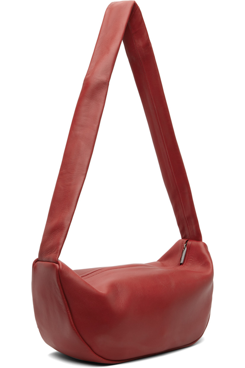Buffed lambskin shoulder bag.

· LWG-certified leather
· Fixed shoulder strap
· Zip closure
· Goatskin suede lining
· H6.75" x W13" x D4"

Supplier color: Rosso
