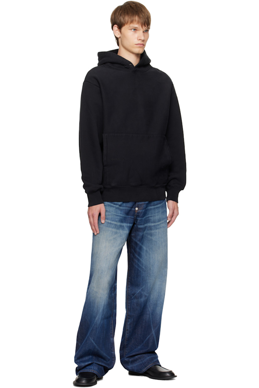 560 gsm stretch cotton French terry hoodie.

· Press-stud fastening at hood
· Logo embroidered at kangaroo pocket
· Rib-knit hem and cuffs
· Dropped shoulders

Supplier color: Black