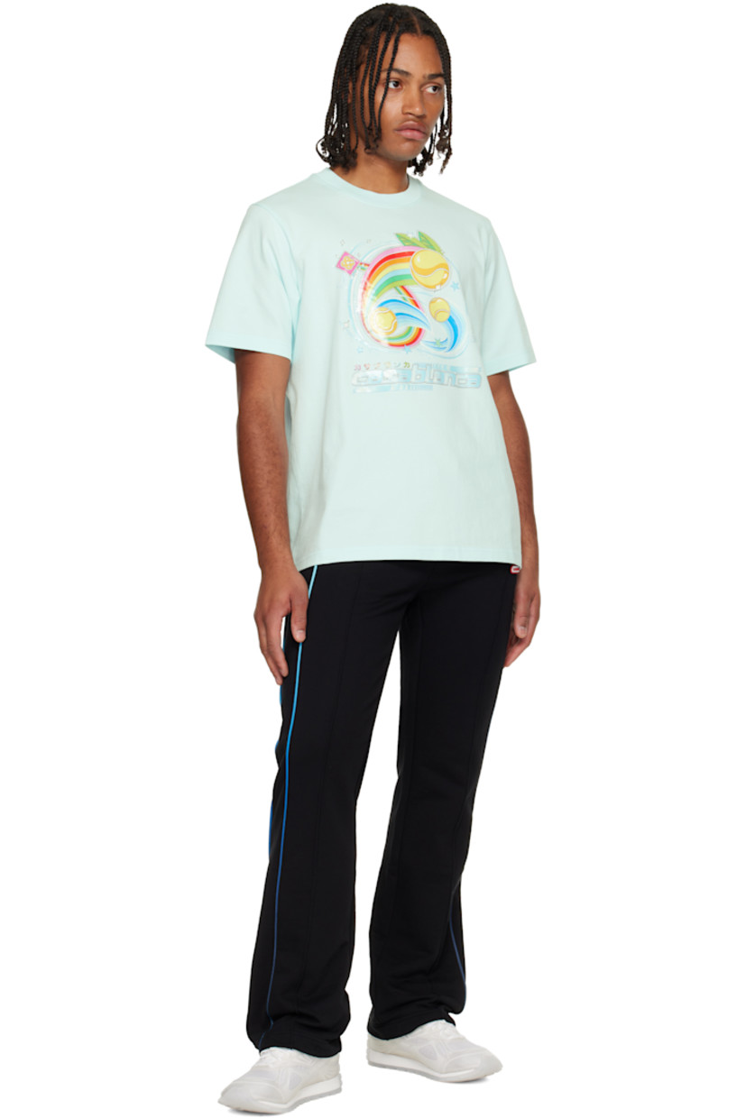Organic cotton jersey T-shirt. 

· Rib-knit crewneck
· Logo, text, and graphics printed at front 
· Dropped shoulders

Supplier color: Blue