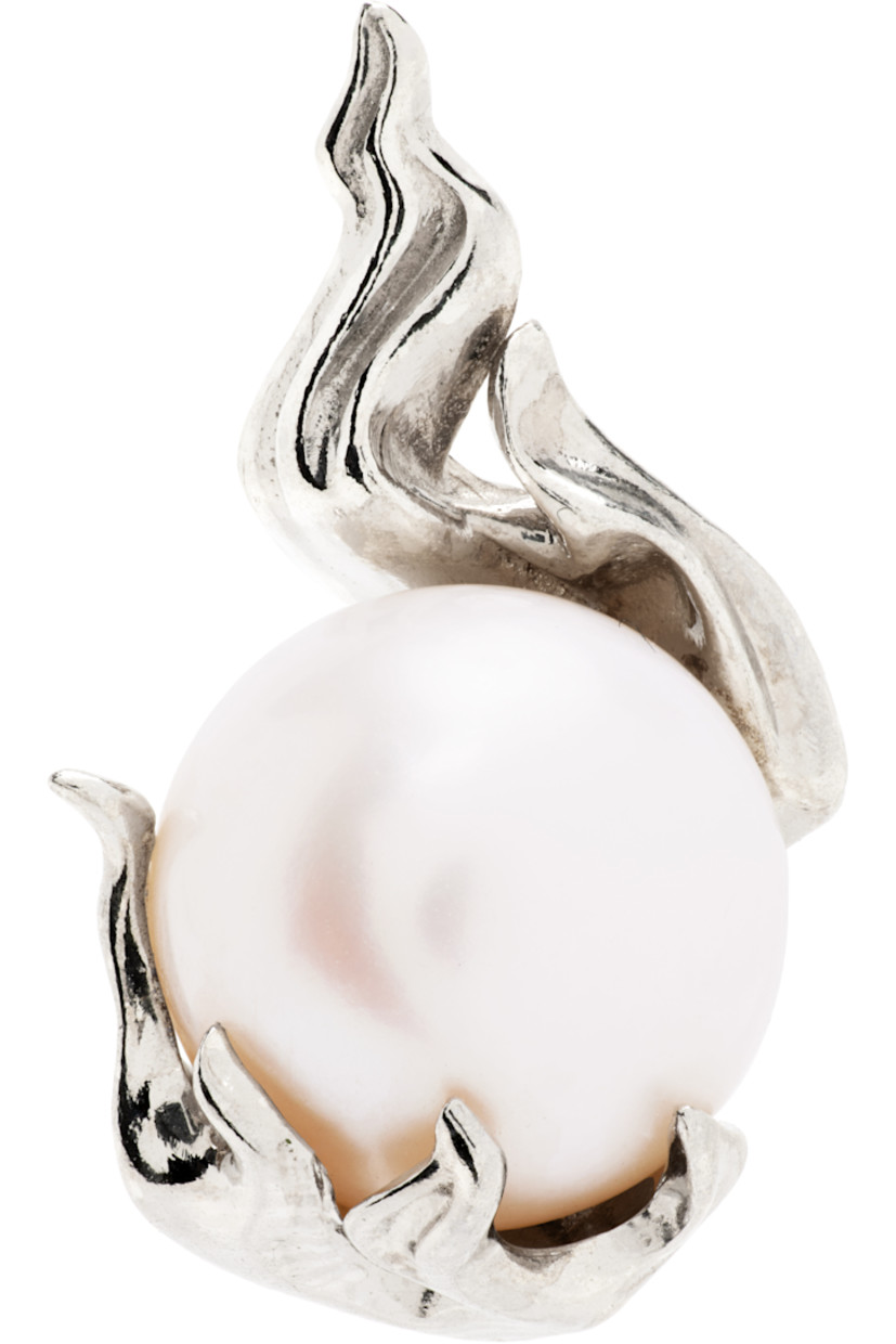 Handcrafted single drop earring in sterling silver.

· Graphic with freshwater pearl at drop
· Hinged-post fastening
· H0.75" x W0.5"

Available exclusively at SSENSE.

Supplier color: Rhodium vermeil
