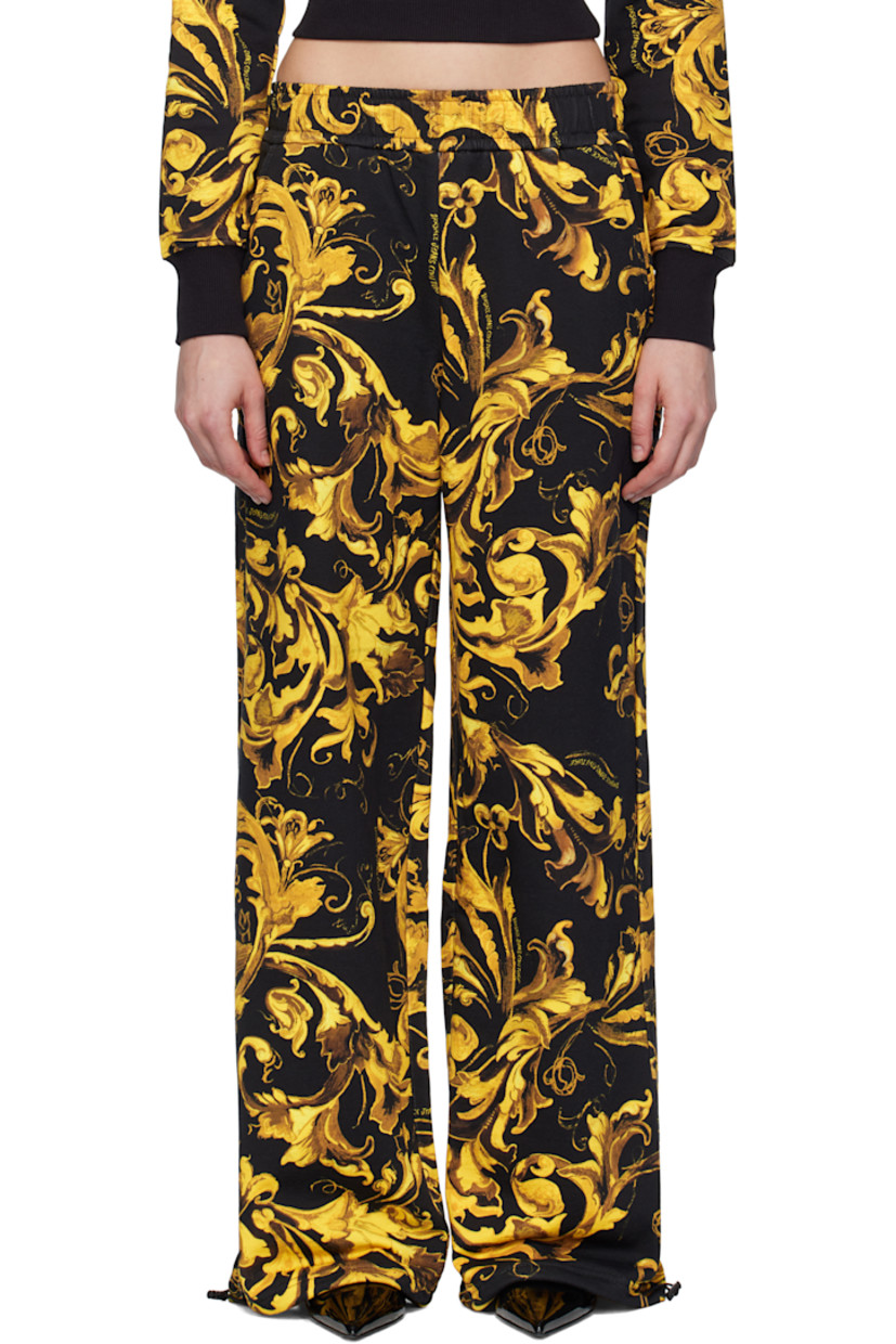 French terry lounge pants. Barocco pattern printed throughout.

· Elasticized waistband
· Three-pocket styling
· Bungee-style drawstring at cuffs

Supplier color: Black/Gold