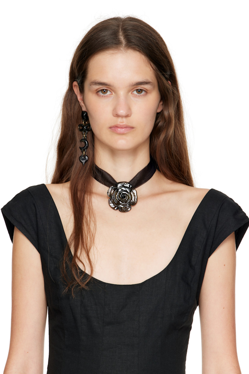 Handcrafted single drop earring in black borosilicate glass.

· Graphic charms at face and drop
· Post-stud fastening 
· Gold-tone brass hardware
· H4" x W1.25"

Supplier color: Black