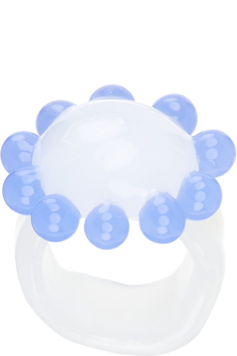Handcrafted borosilicate glass ring in white and blue. Graphic at face.

Supplier color: White/Blue