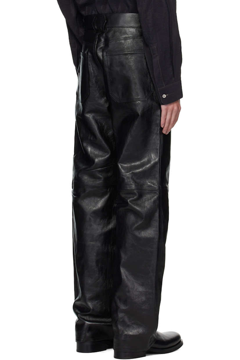 Grained sheepskin pants.

· Belt loops
· Four-pocket styling
· Zip fly
· Darts at knees
· Hammer loop at outseam
· Full twill lining

Supplier color: Black