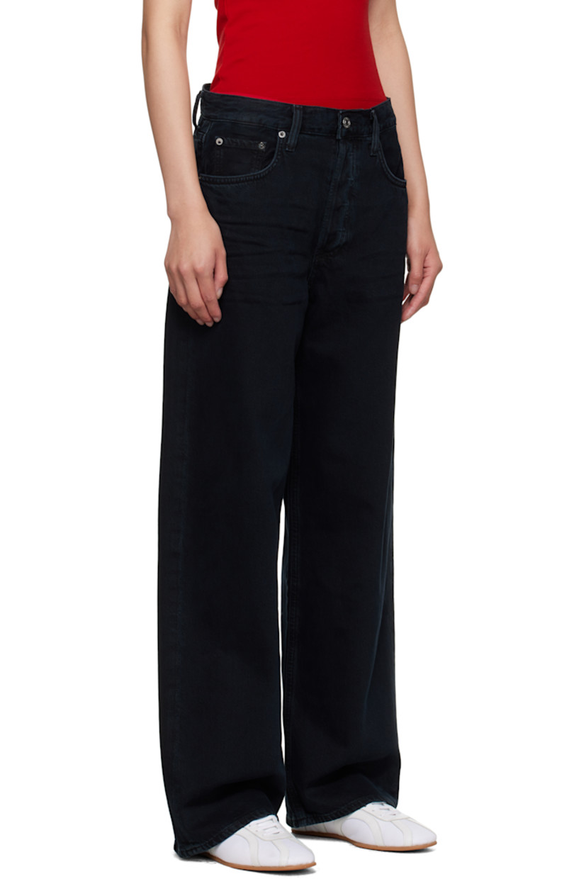 Non-stretch regenerative cotton denim jeans.

· The Integrity Grown™-certified
· Whiskering and fading throughout
· Straight-leg and loose-fit
· Low-rise
· Belt loops
· Five-pocket styling
· Button fly

Supplier color: Crushed
