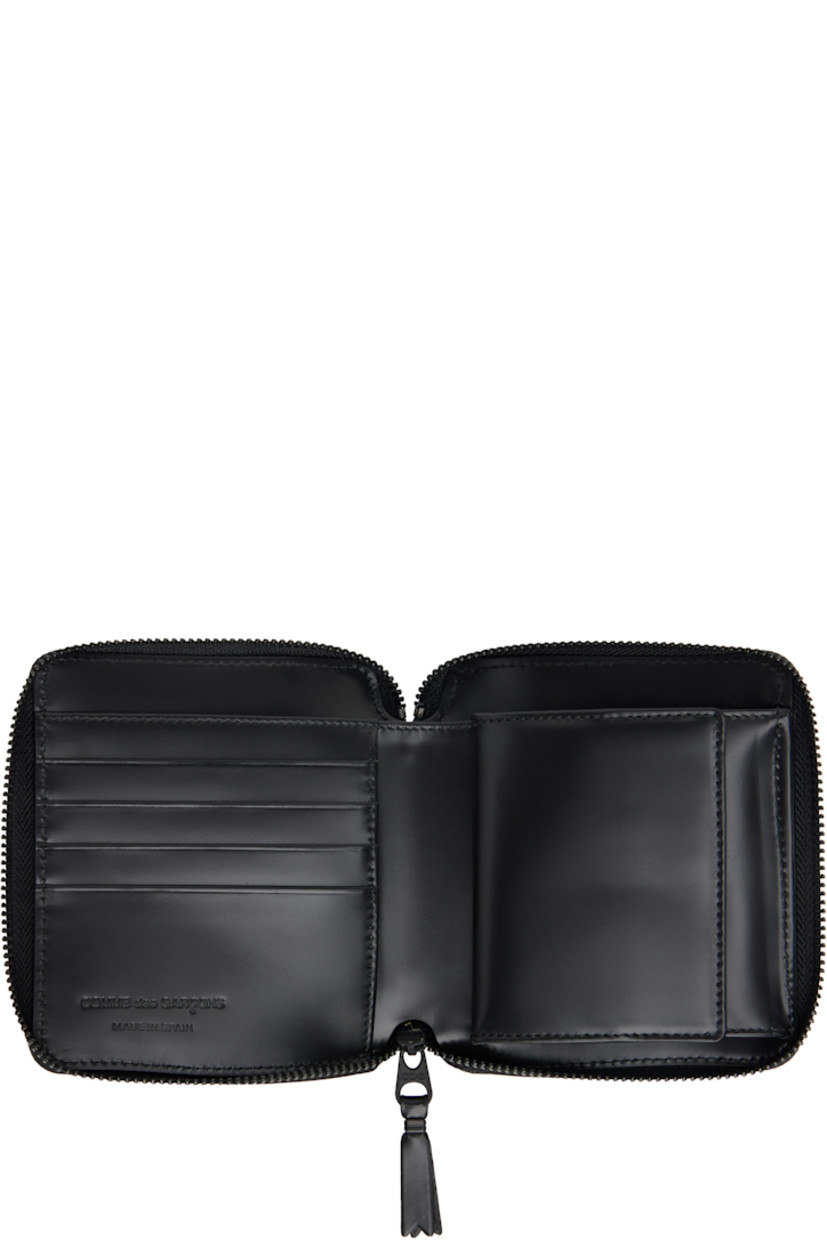 Buffed leather wallet in black.

· Zip closure
· Four card slots at interior
· One patch pocket
· One note slot
· Press-stud coin compartment
· Grained leather lining
· H4.75" x W4.25" x D1"

Supplier color: Black