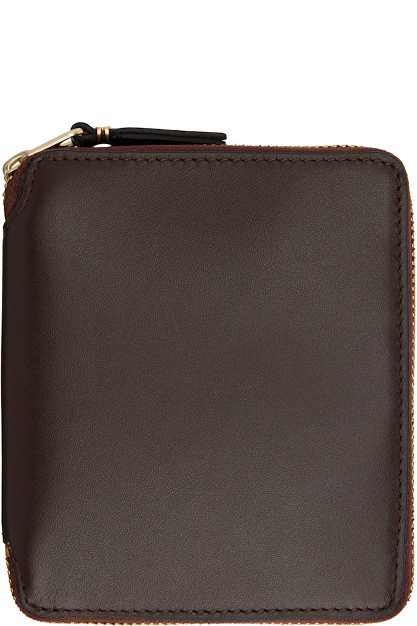 Buffed leather wallet in brown.

· Zip closure
· Four card slots at interior
· One patch pocket
· One note slot
· Press-stud coin compartment
· Grained leather lining
· H4.75" x W4.25" x D1"

Supplier color: Brown