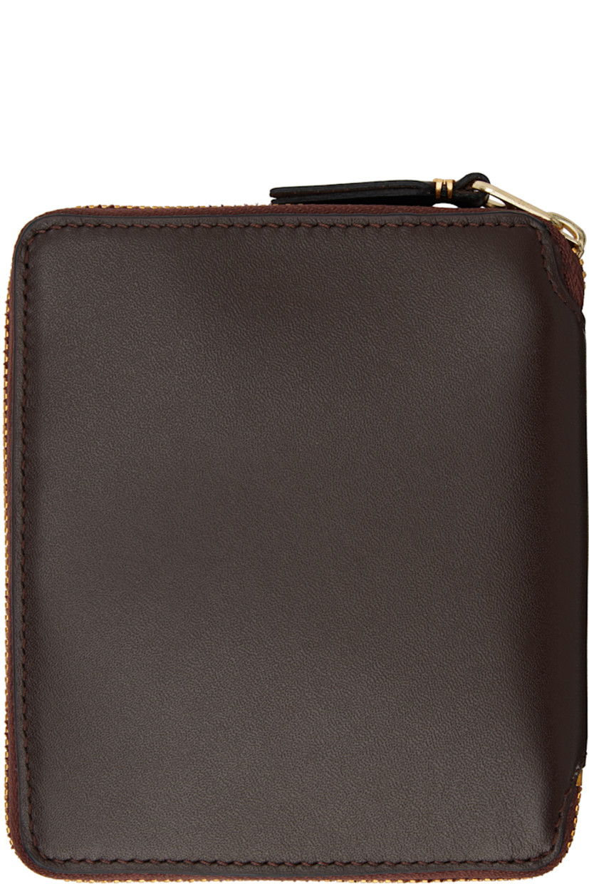 Buffed leather wallet in brown.

· Zip closure
· Four card slots at interior
· One patch pocket
· One note slot
· Press-stud coin compartment
· Grained leather lining
· H4.75" x W4.25" x D1"

Supplier color: Brown