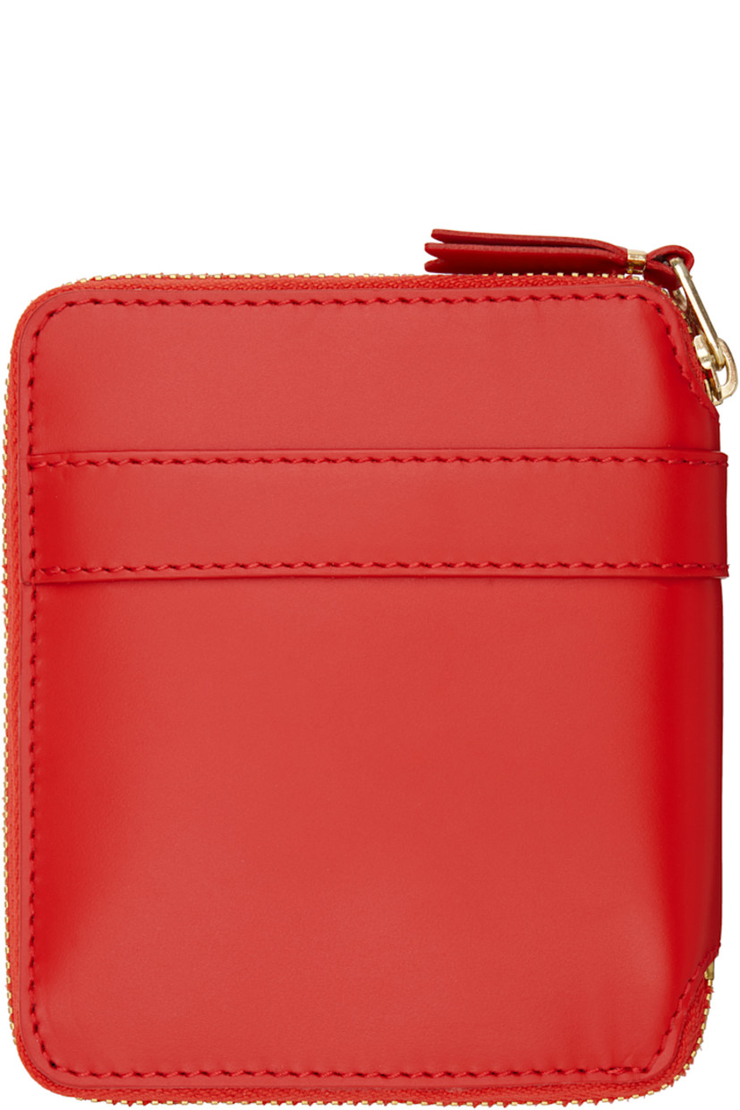 Buffed leather wallet in red.

· Bow accent at face
· Zip closure
· Four card slots at interior
· One patch pocket
· One note slot
· Press-stud coin compartment
· Grained leather lining
· H4.75" x W4.25" x D1"

Supplier color: Red