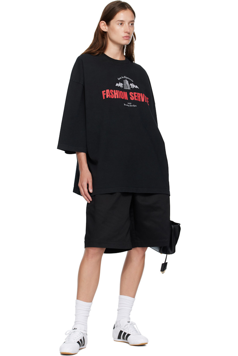 Loose-fit cotton-blend twill shorts.

· Belt loops
· Four-pocket styling
· Button fly
· Pleats at front
· Logo patch at back

Supplier color: Black