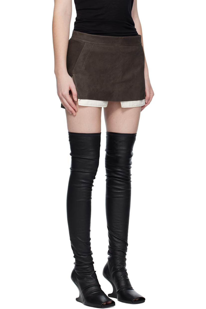 Blistered lambskin miniskirt. 

· High-rise 
· Two-pocket styling
· Exposed twill pocket lining at hem
· Vented side seams 
· Concealed zip closure at back 
· Full stretch satin lining 

Supplier color: Dark dust