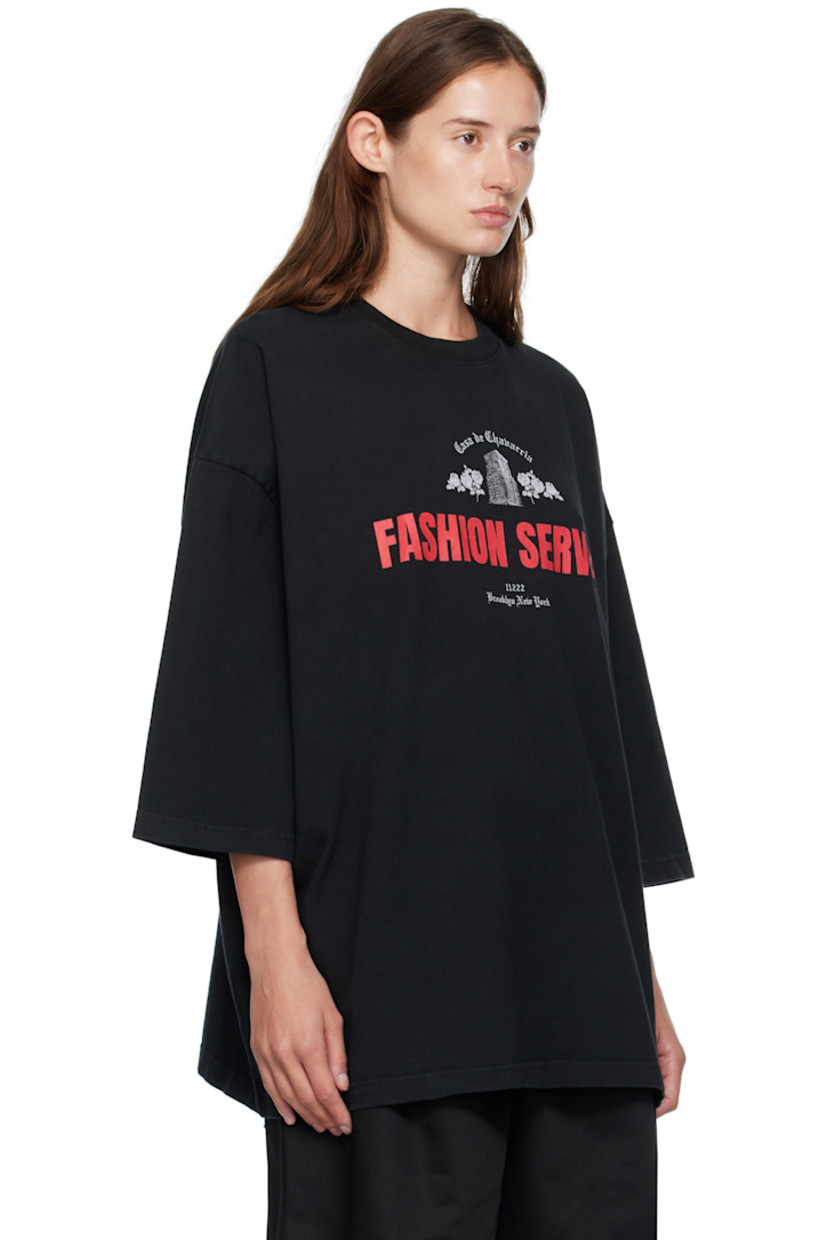Heavyweight cotton jersey T-shirt.

· Rib-knit crewneck
· Text and graphic printed at front
· Dropped shoulders
· Text printed at back

Supplier color: Black