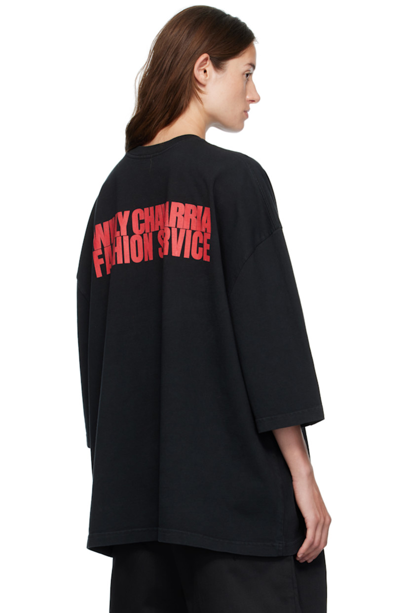 Heavyweight cotton jersey T-shirt.

· Rib-knit crewneck
· Text and graphic printed at front
· Dropped shoulders
· Text printed at back

Supplier color: Black