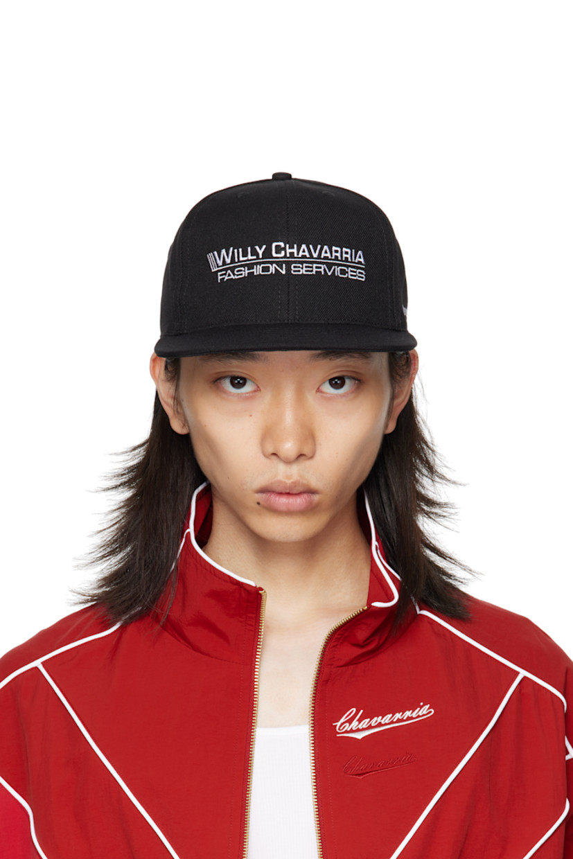 Twill cap.

· Embroidered eyelets at crown
· Embroidered logo at face and side
· Flat brim 
· Snapback fastening at back face
· Twill browband

Supplier color: Black