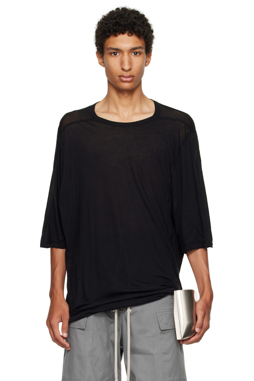Semi-sheer organic cotton jersey T-shirt.

· Oversized
�· GOTS-certified organic cotton
· Rib-knit crewneck
· Twisted side seam
· Offset seam at shoulders

Supplier color: Black
