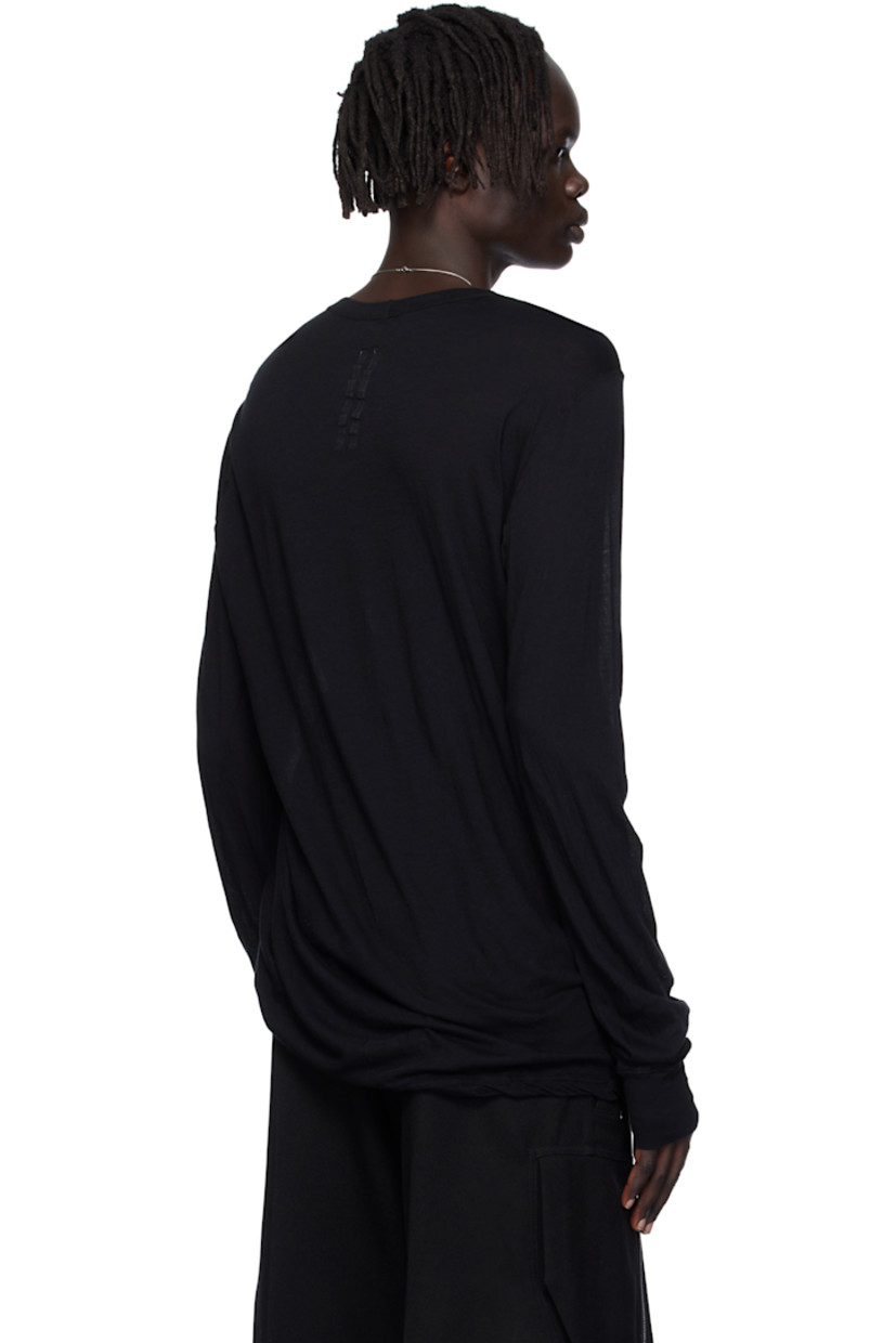 GOTS-certified organic cotton jersey T-shirt.

· Semi-sheer
· Lightweight
· Rib-knit crewneck and cuffs
· Saddle shoulders

Supplier color: Black