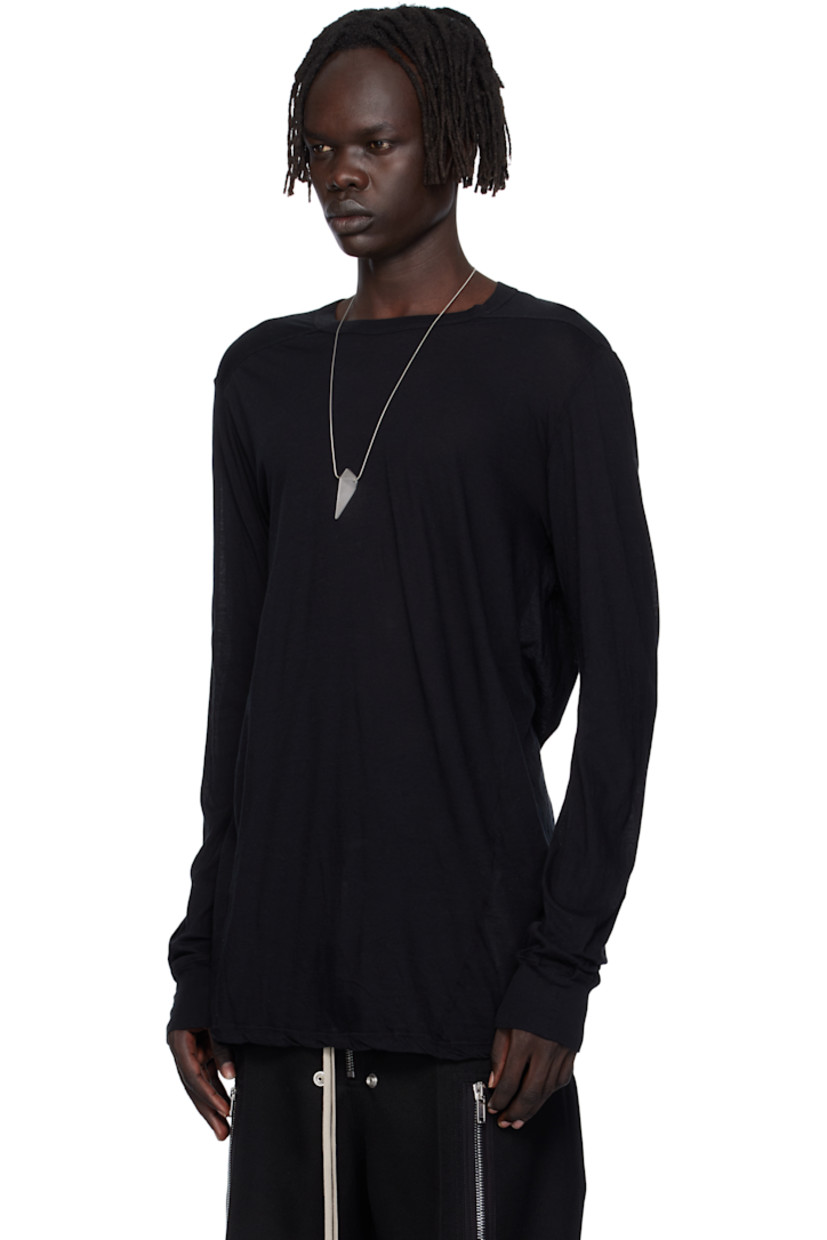 GOTS-certified organic cotton jersey T-shirt.

· Semi-sheer
· Lightweight
· Rib-knit crewneck and cuffs
· Saddle shoulders

Supplier color: Black