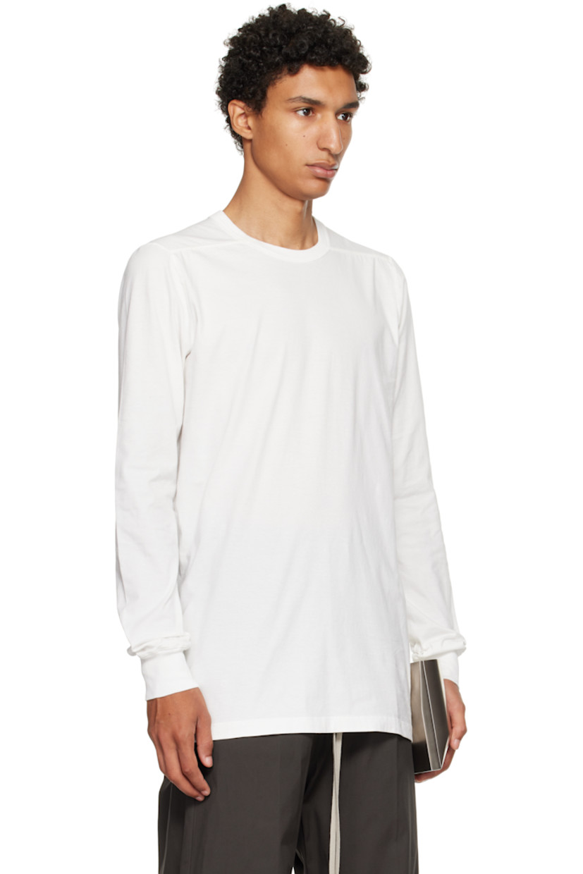 Organic cotton jersey T-shirt.

· GOTS-certified organic cotton
· Rib-knit crewneck and cuffs
· Offset seam at shoulders
· Central seam at back

Supplier color: Milk