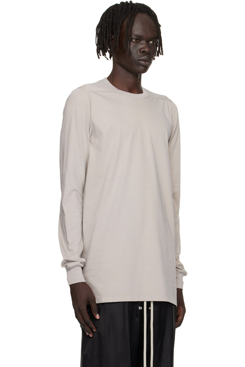 Organic cotton jersey T-shirt.

· GOTS-certified organic cotton
· Rib-knit crewneck and cuffs
· Offset seam at shoulders
· Central seam at back

Supplier color: Pearl
