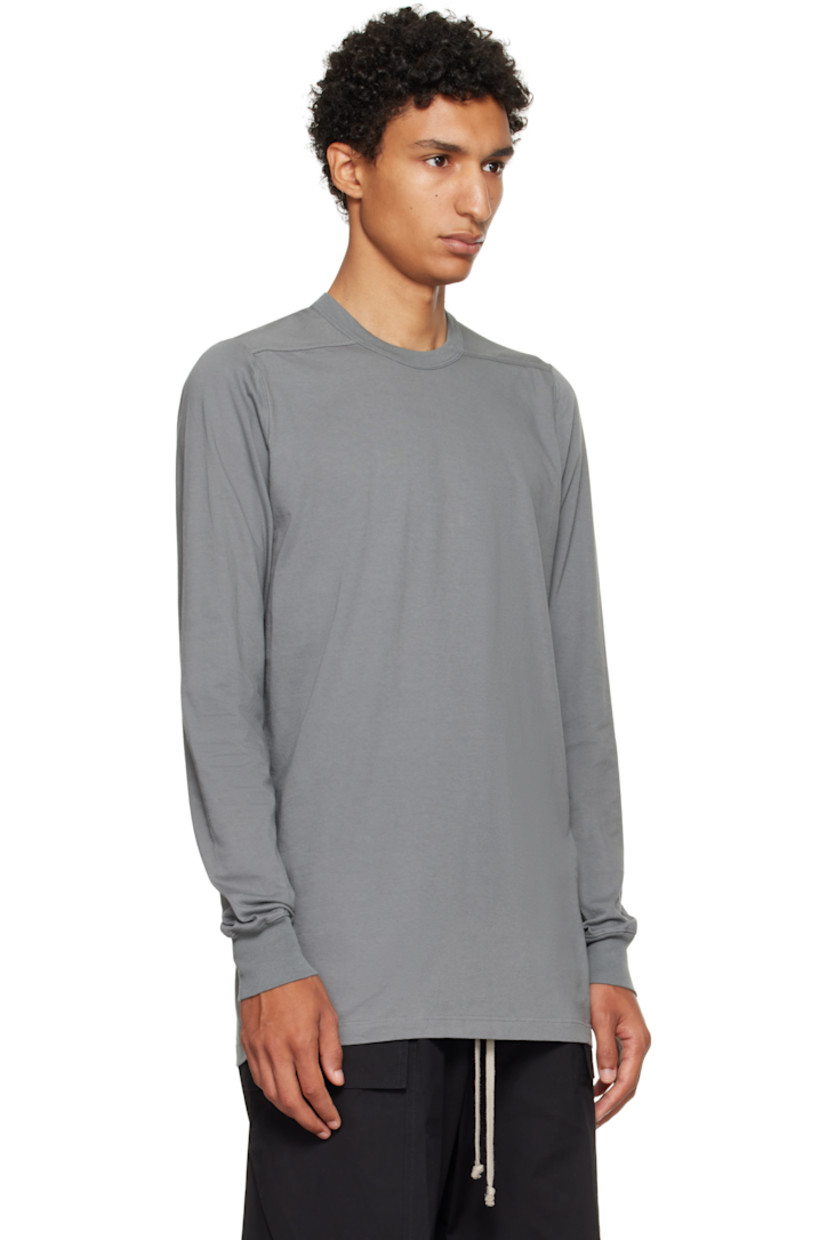 Organic cotton jersey T-shirt.

· GOTS-certified organic cotton
· Rib-knit crewneck and cuffs
· Offset seam at shoulders
· Central seam at back

Supplier color: Washed indigo