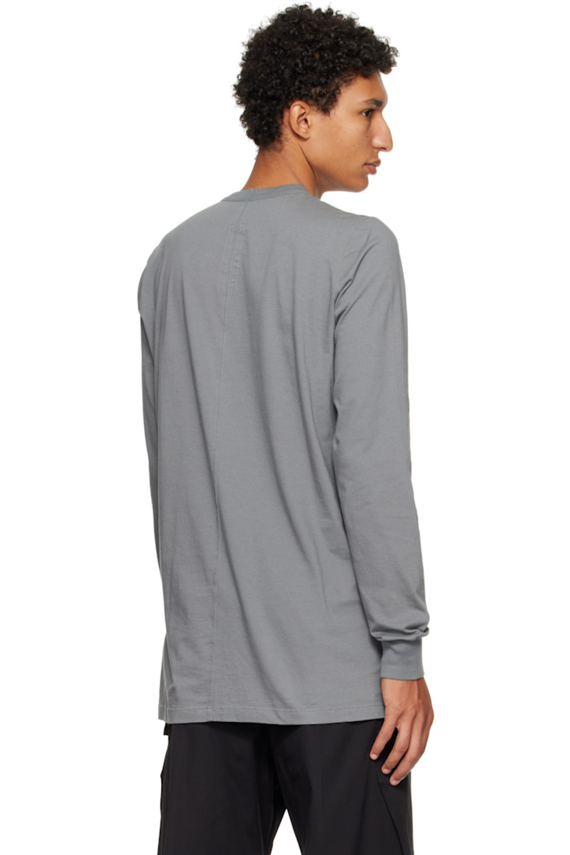 Organic cotton jersey T-shirt.

· GOTS-certified organic cotton
· Rib-knit crewneck and cuffs
· Offset seam at shoulders
· Central seam at back

Supplier color: Washed indigo